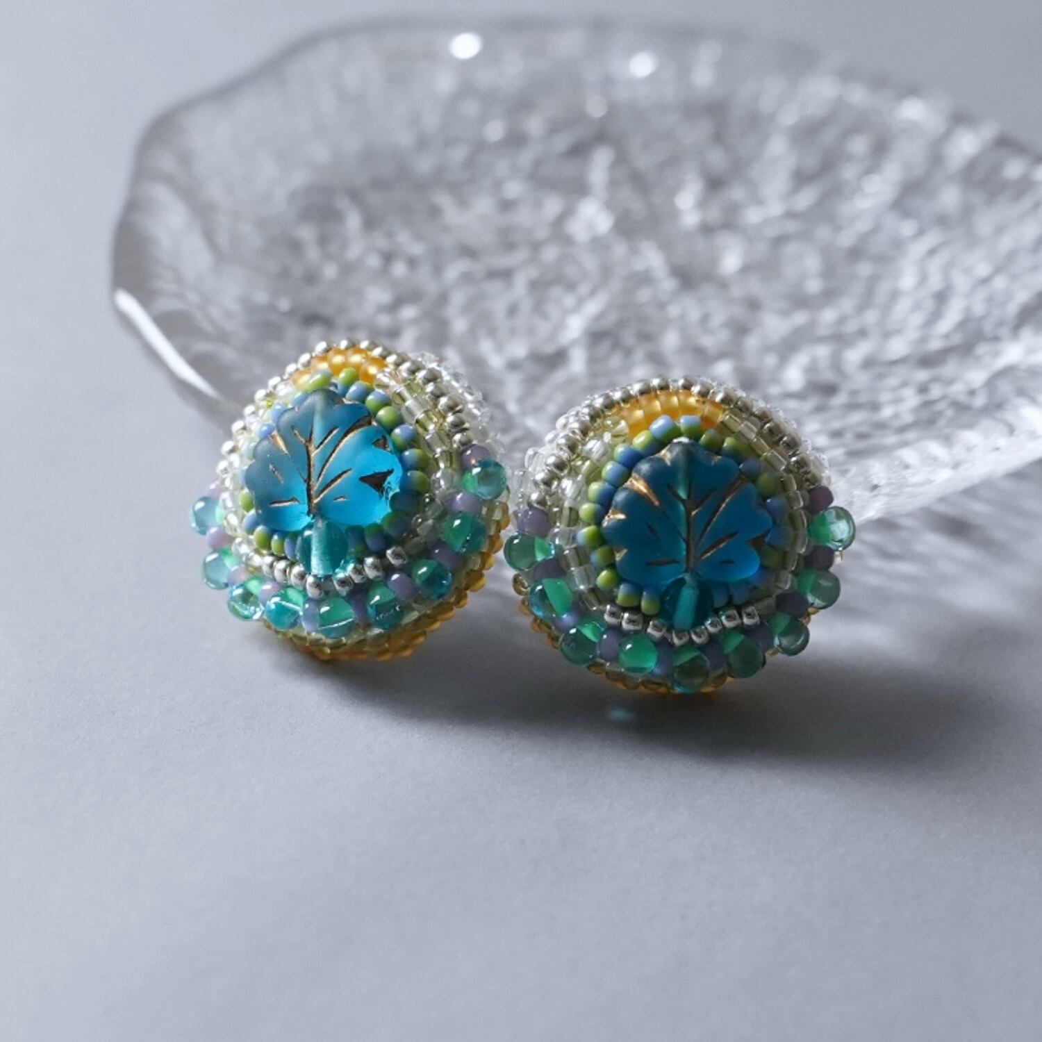 スカイブルーチェコビーズピアス.イヤリング スカイブルーチェコビーズピアス.イヤリング ハンドメイドビーズ刺繍