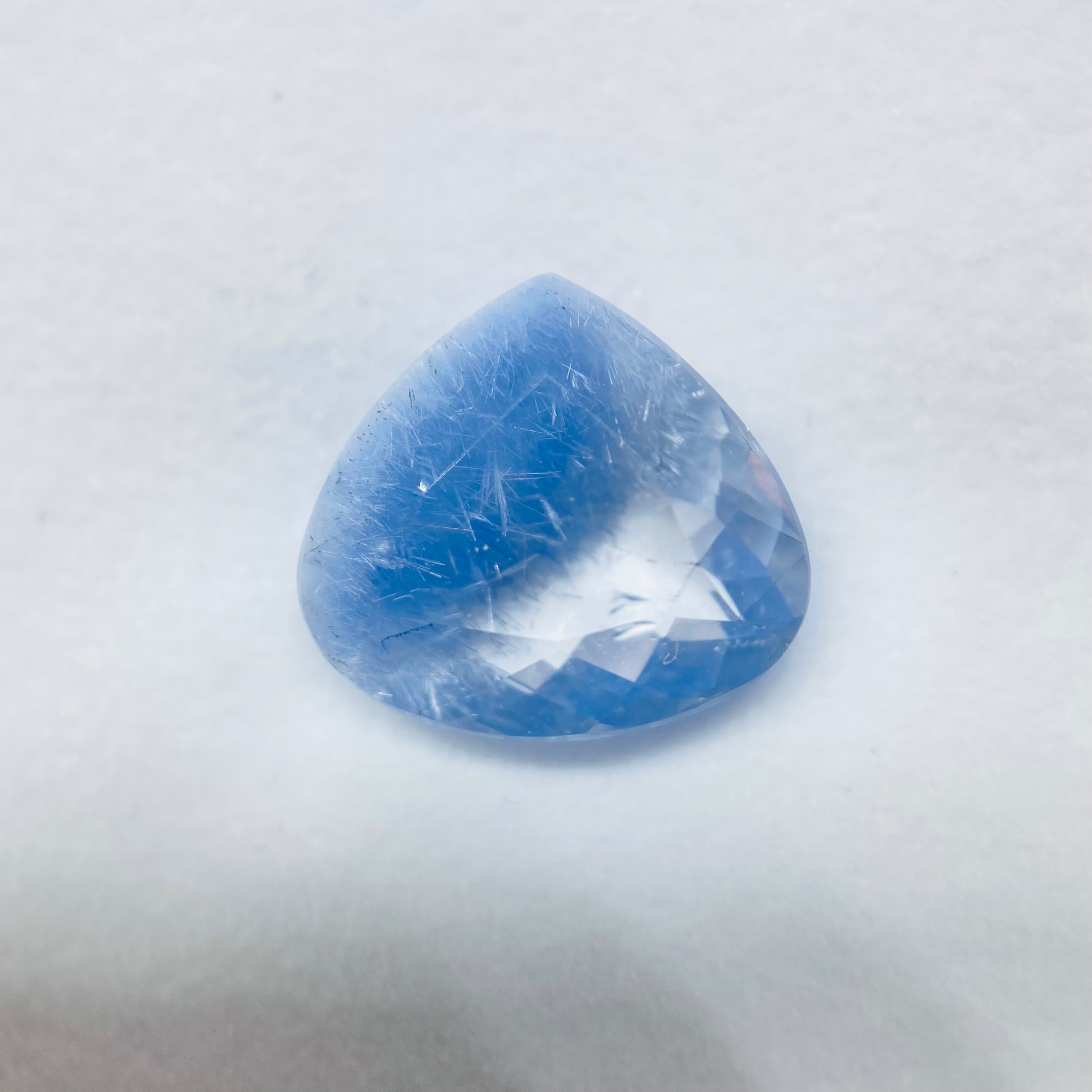 バイカラーなデュモルチェライトインクオーツ