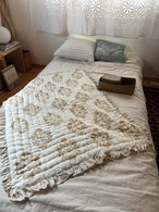ミニひらひらキルト　ライトブラウン　ふかふか中綿入りキルト　100*150cm