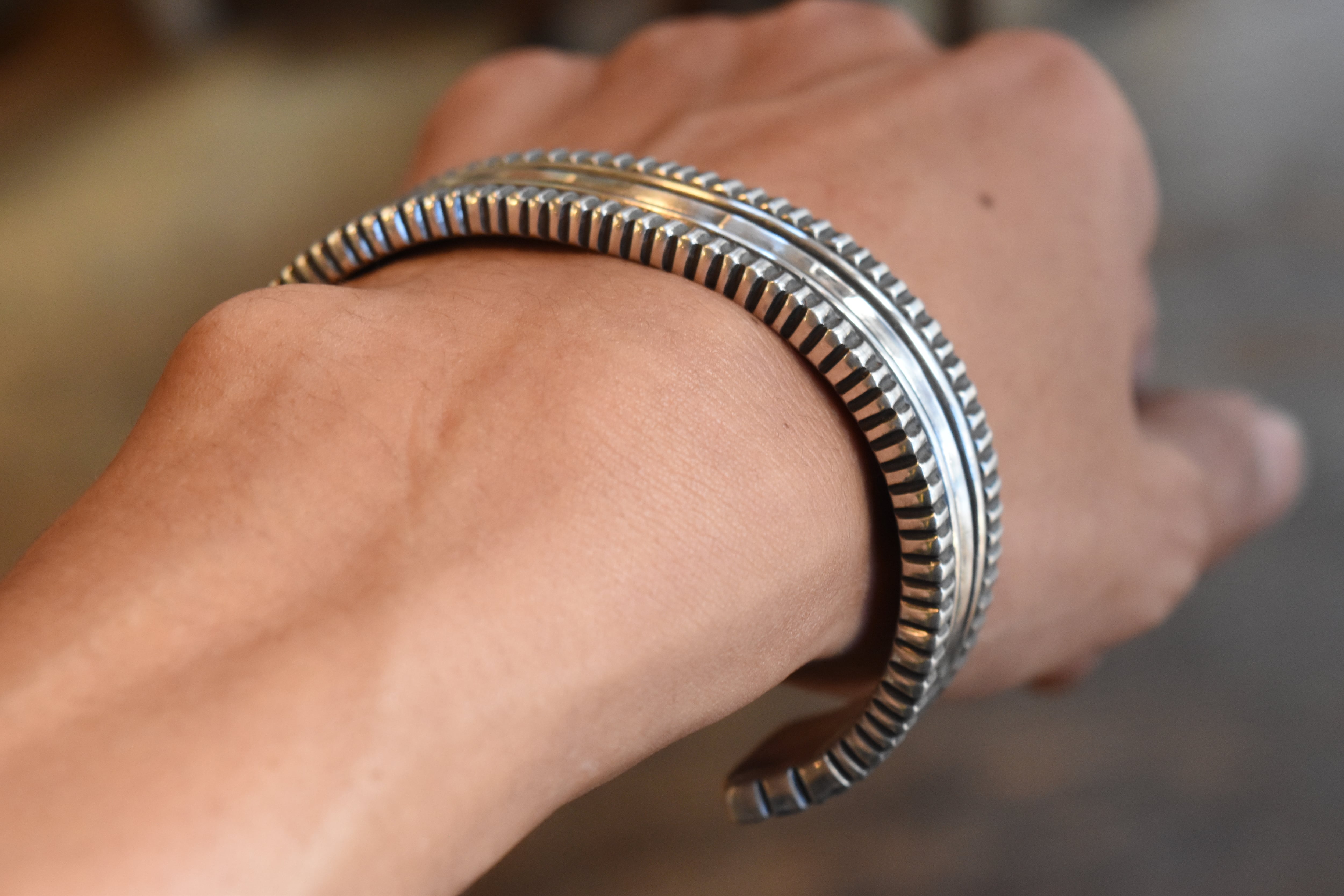 チゼルエッジラインスタンプバングル（4） | FARWEST silver smith