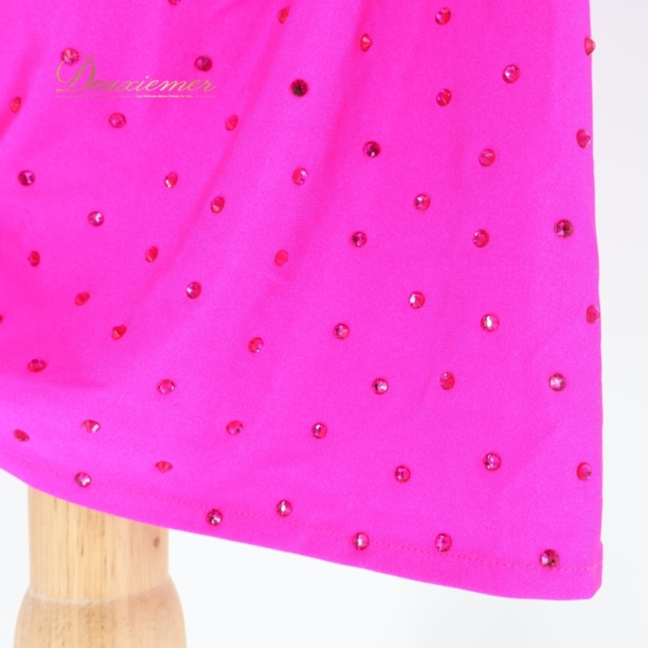 社交ダンス 衣装 ラテン ワンピース ドレス ピンク系 VeRTigo 濃いピンク デモ 競技 ダンス パーティ 豪華 伸縮 ストレッチ ビジュー 豪華 華やか ダンス衣装 フォーマル 競技用 ステージ衣装 エレガント オシャレ パフォーマンス用