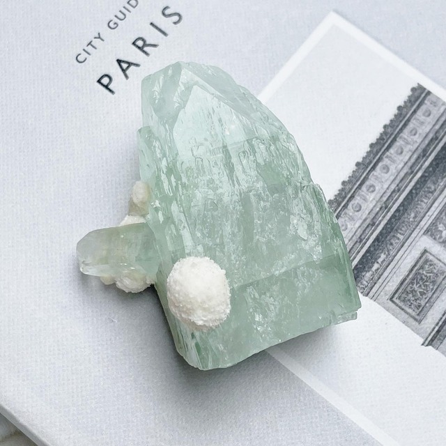 Green Apophyllite 1 (共生原石)