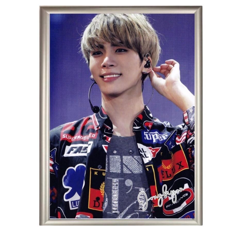 ジョンヒョン 公式　写真　ミニ　ポスター　SHINee 2枚　セット ジョンヒョン 公式 写真 ミニ ポスター SHINee 2枚 セット