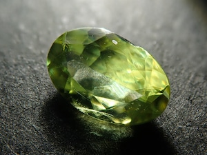 【新商品】パキスタン産訳あり　スフェーン 3.915ct