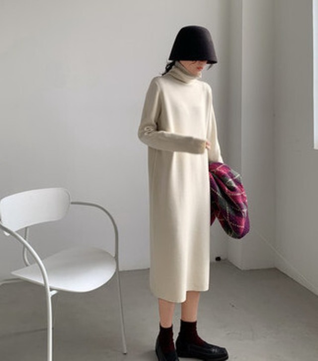 ワンピース ニットワンピース 長袖 萌袖 タートルネック スリム 細身 ストレート Iライン 大人可愛い きれいめ シンプル 上品 こなれ感 無地 秋 冬 レディース デート お出かけ 休日 普段使い 楽ちん 暖かい 体系カバー 美脚 脚長 L XL 2XL 3XL 4XL 黒 ブラック オフホワイト