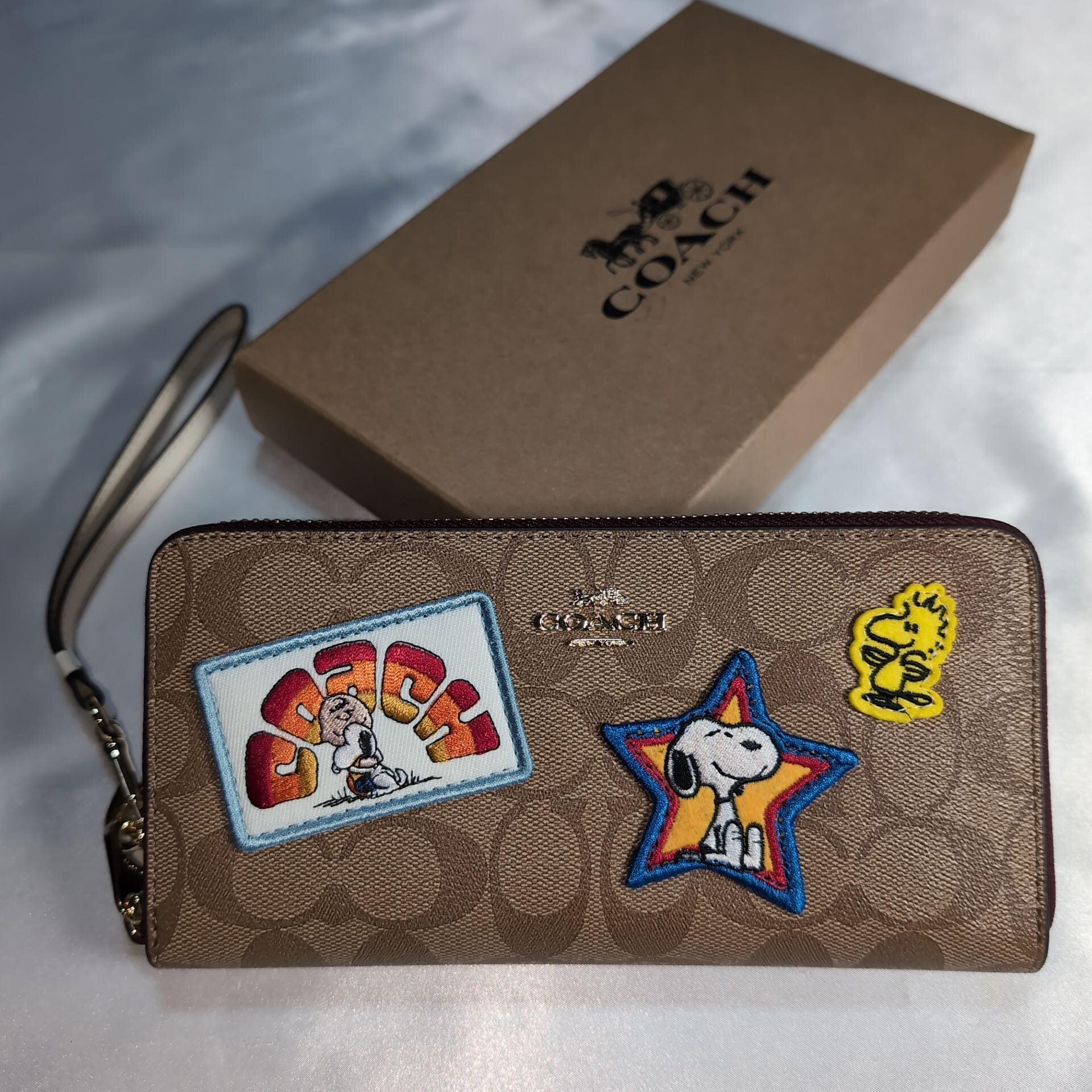 COACH スヌーピー柄 長財布 箱付き COACHコーチ長財布 ピーナッツコラボ スヌーピーパッチワーク | francore