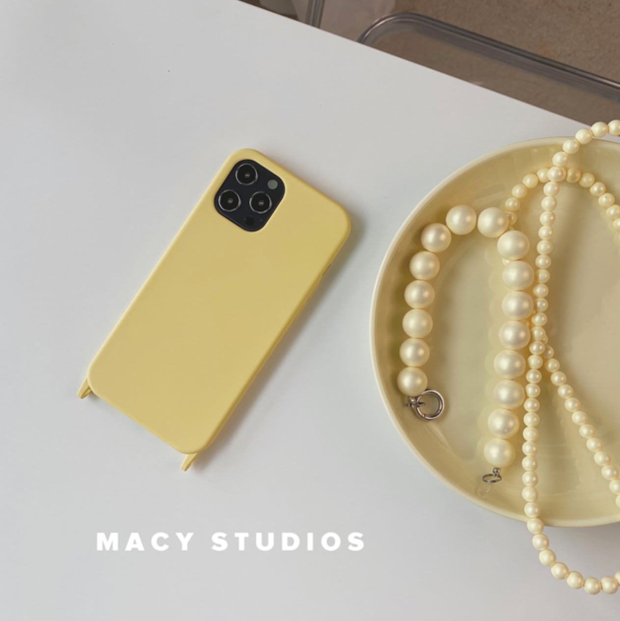 MAISON KITSUNÉ イエロー iPhone12ケース ストラップ付き MAISON KITSUNÉ イエロー iPhone12ケース ストラップ付き MAISON