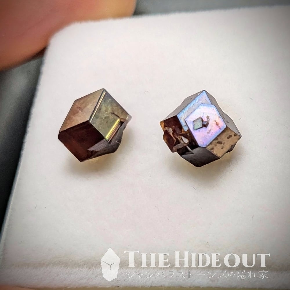 日本国産鉱物標本060 奈良県吉野郡天川村行者還岳レインボーガーネット