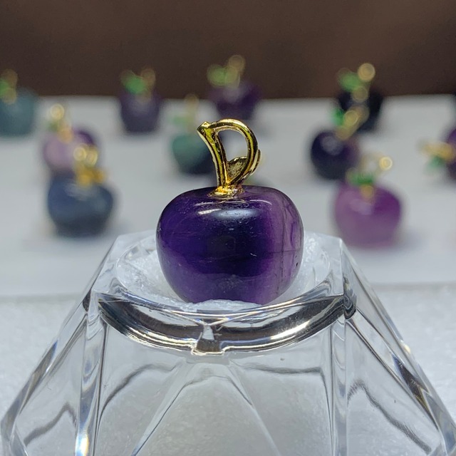 40.フローライトりんご・ペンダントトップ