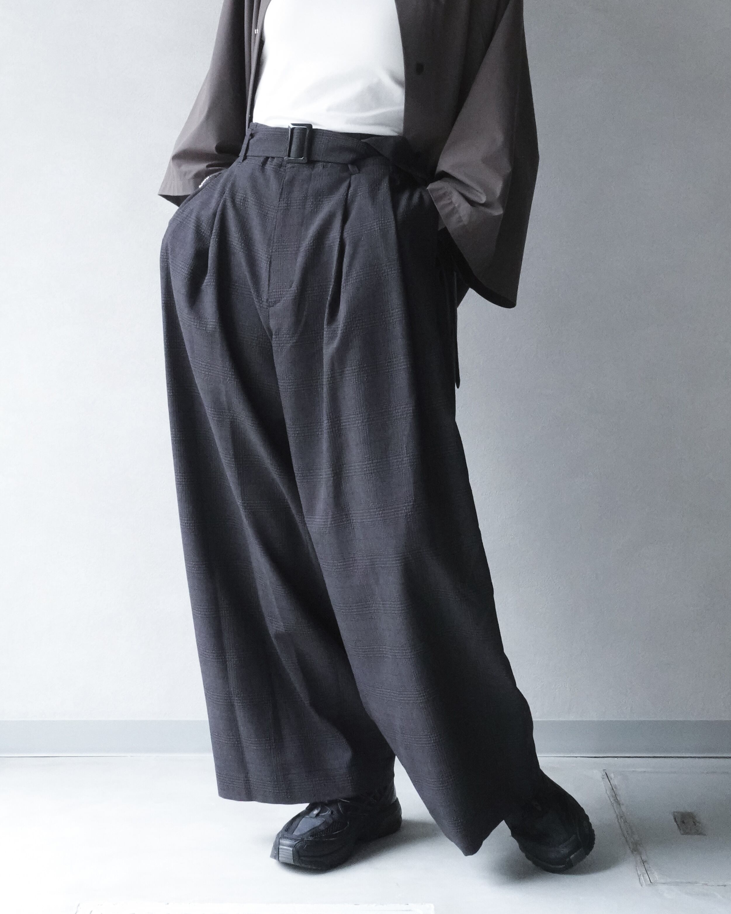 VOAAOV Chic Tech Tuck Wide Slacks CHARCOAL/CHECK | nua