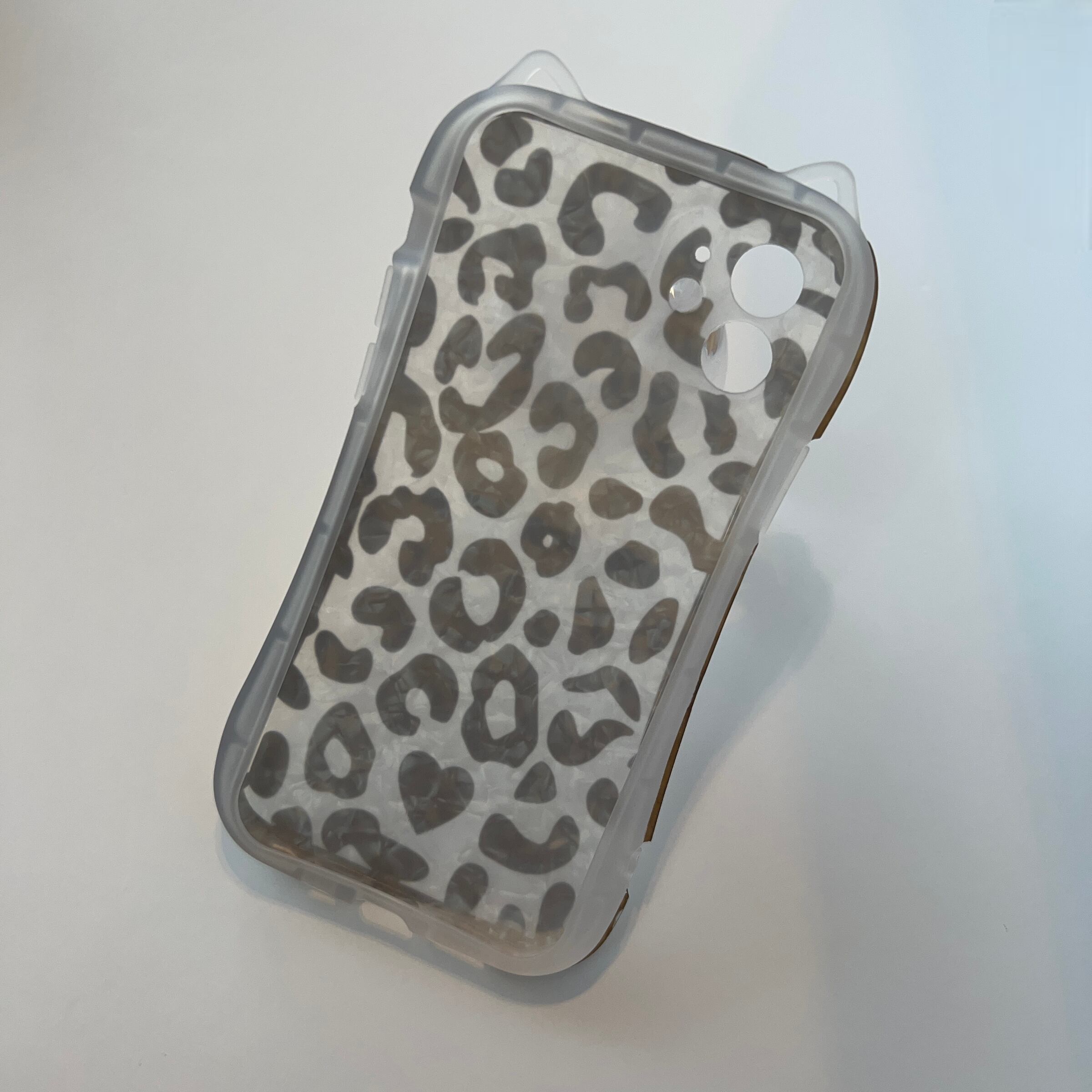 ネコ耳が可愛いヒョウ柄iPhoneケース