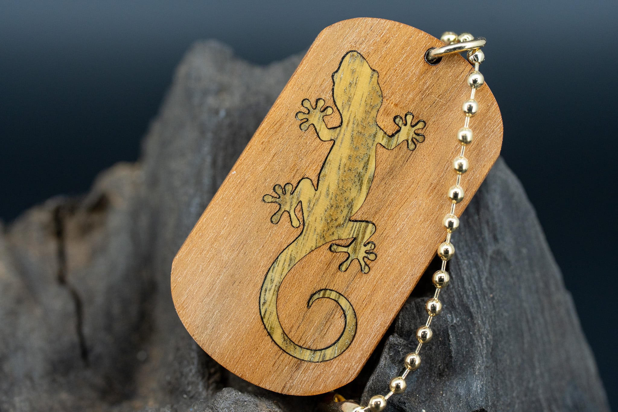 【日本の国花】 桜 ドッグタグ 木象嵌 木登りトカゲ