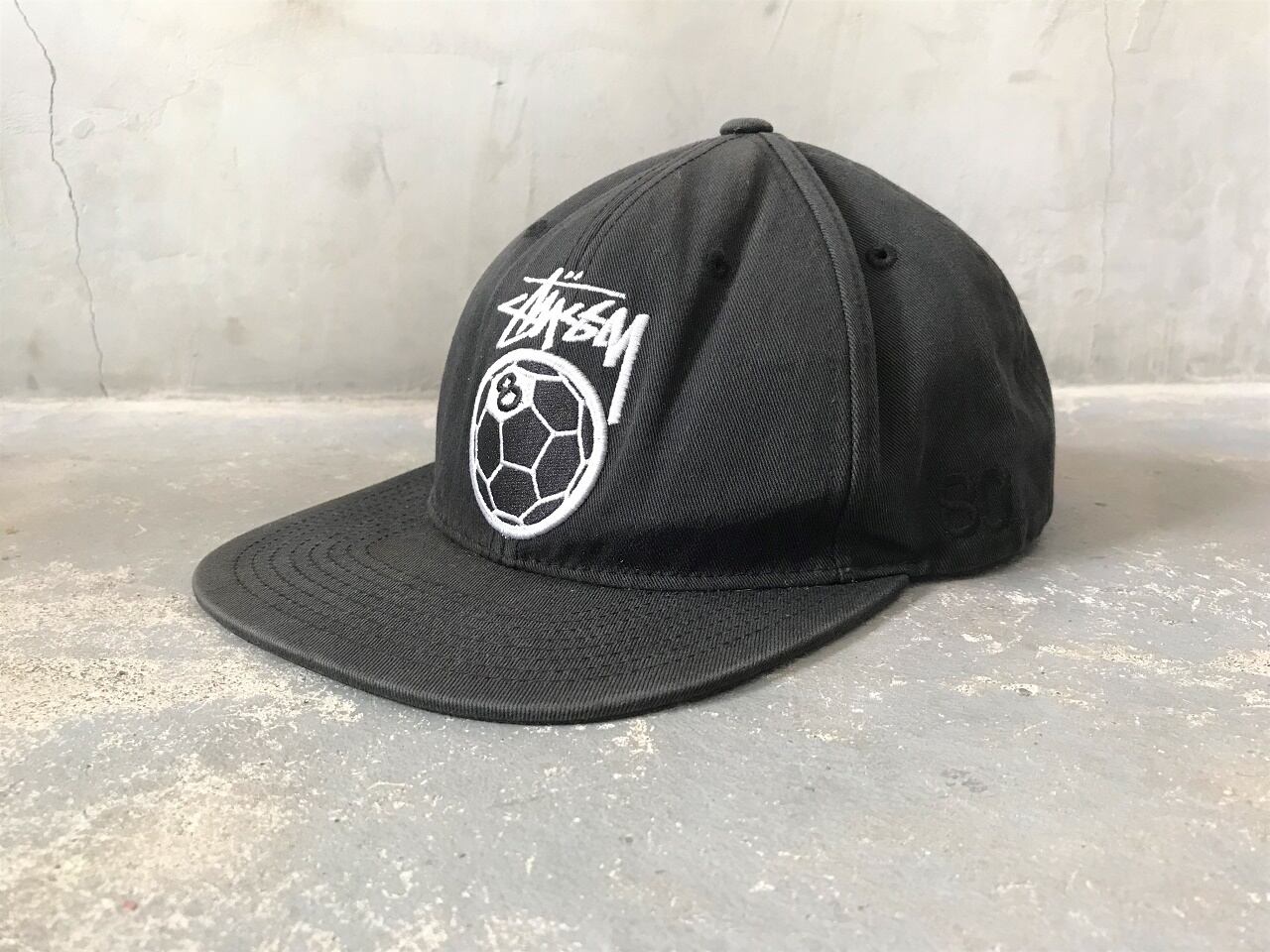 Stussy "8 ball" six panels cap