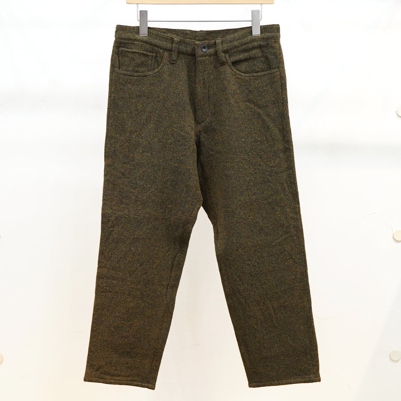 KUONグリーン 5ポケットガゼット ウールテーパードパンツ オリーブ