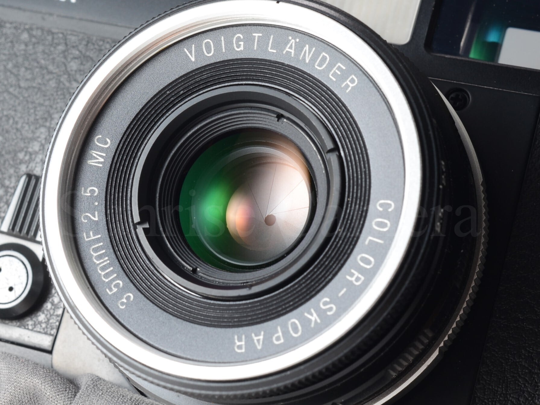 Voigtlander BESSA R ブラック /Color skopar 35mm F2.5 MC サイド