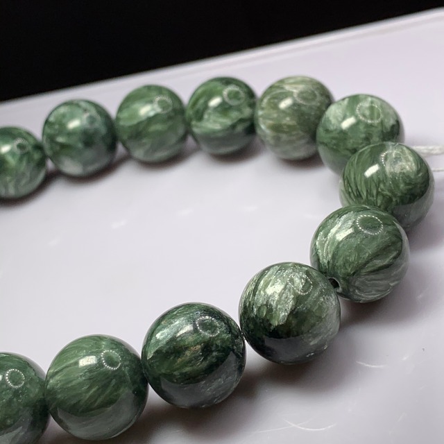 3.艶が綺麗✩セラフィナイトブレスレット