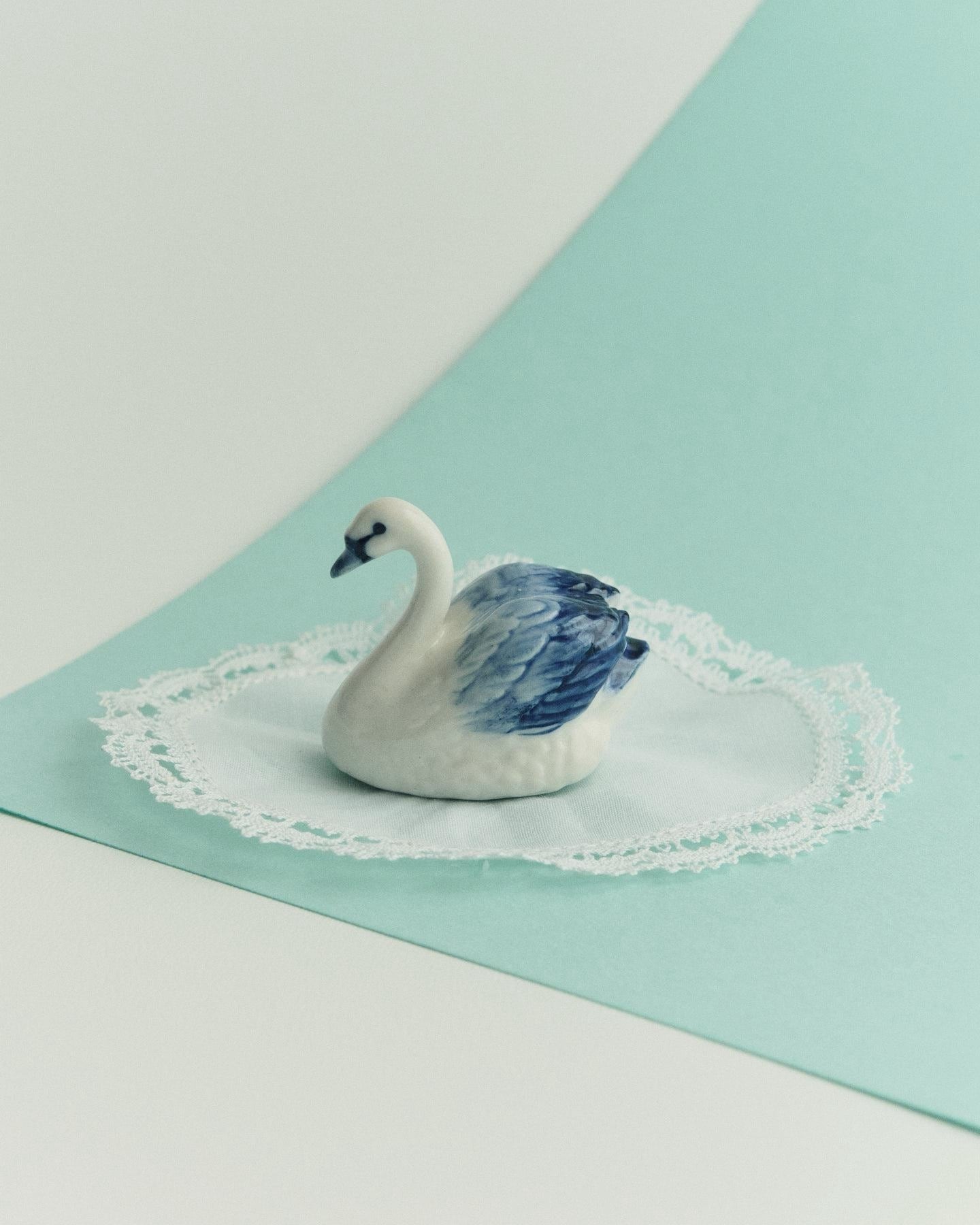 【ミニチュア陶器】 Blue swan