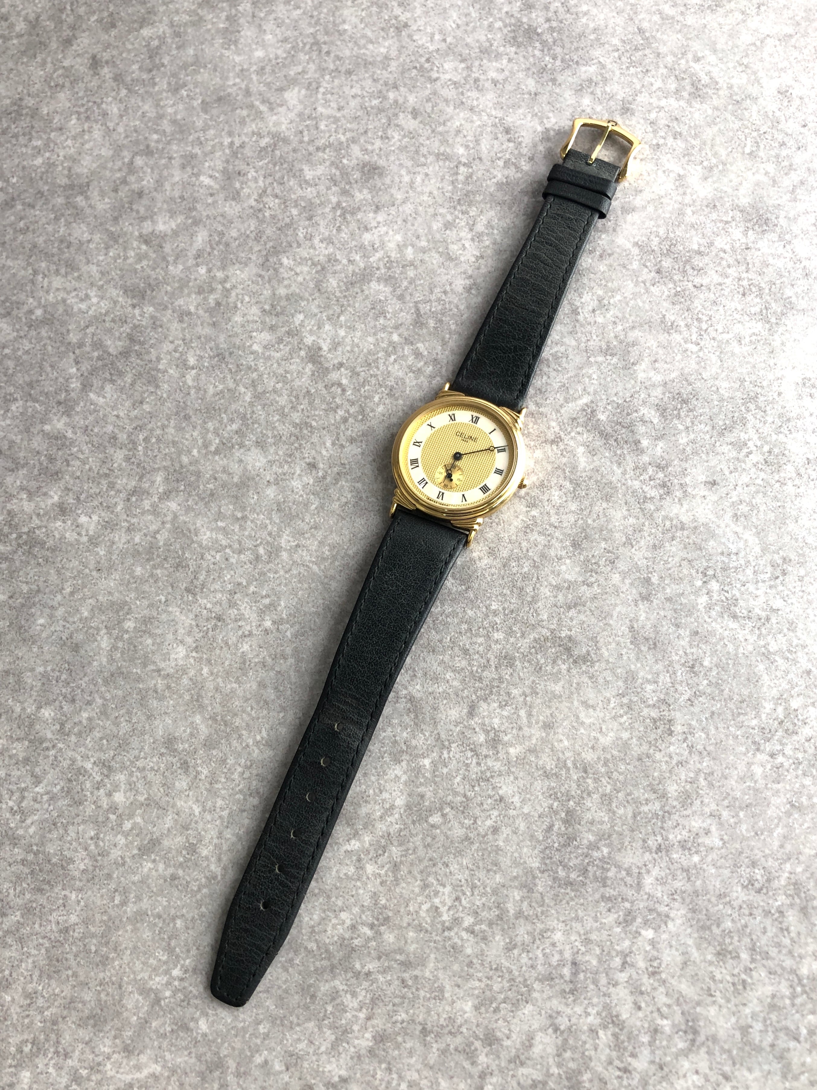 CELINE セリーヌ 腕時計 ゴールド×ブラック ローマ文字 ステンレス