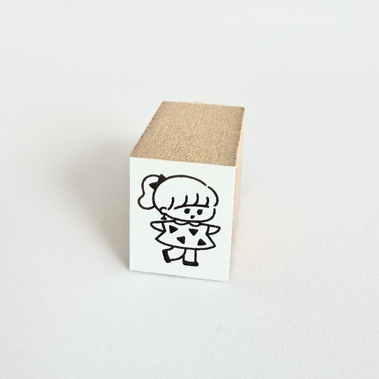 はんこ「夏のおんなのこ」
