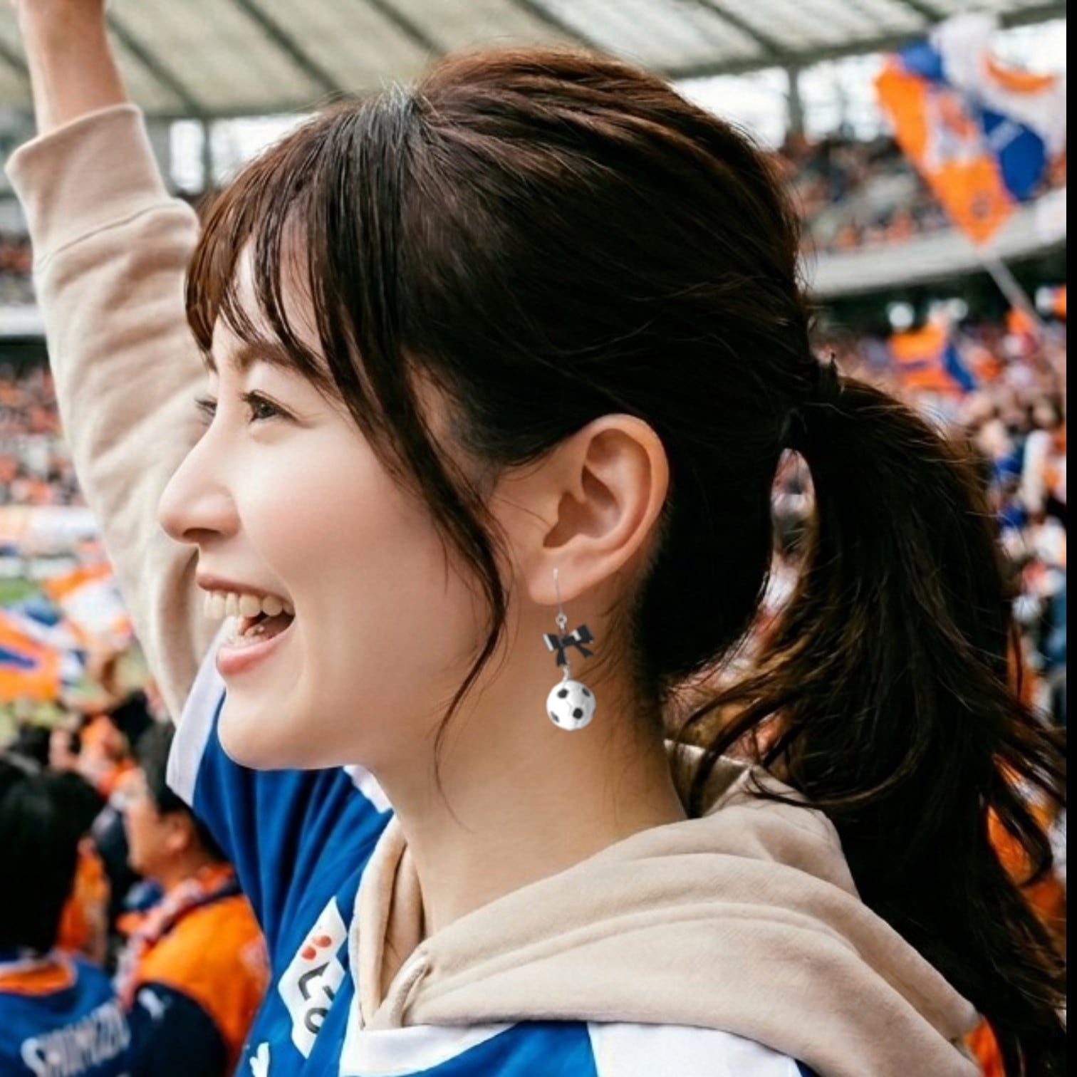 ⚽️サッカー応援コーデに！｜サッカーボールと黒リボンの大人ポップ