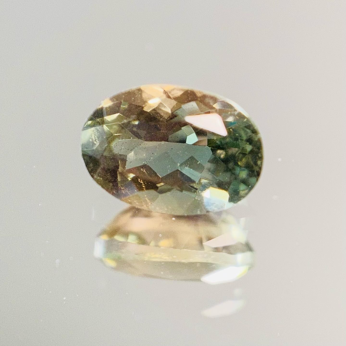 魅惑の多色性　オレゴンサンストーン3