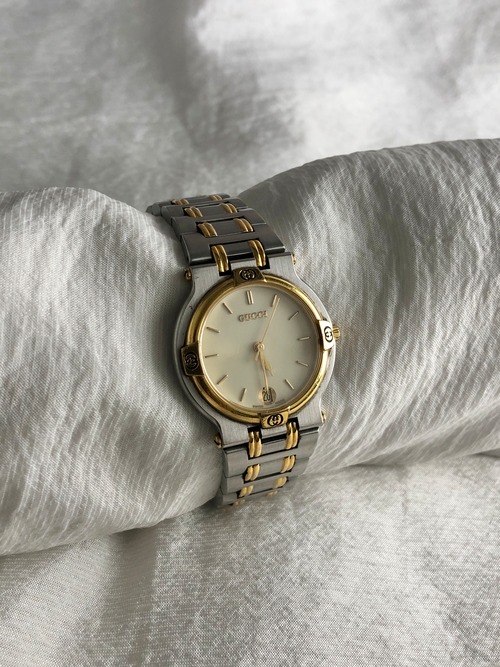 GUCCI グッチ 腕時計 シルバー ゴールド ステンレススチール クウォーツ 9000M vintage ヴィンテージ オールド 6up4w4