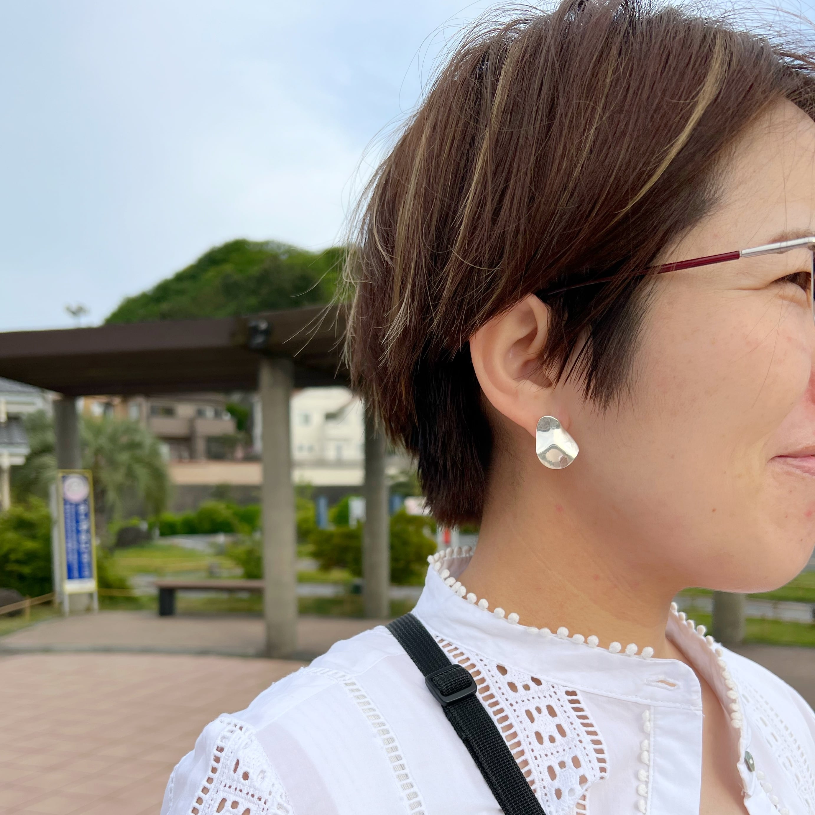 ナミナミ 洋梨 スタッドピアス 小顔効果と レフ板効果 | 【公式通販