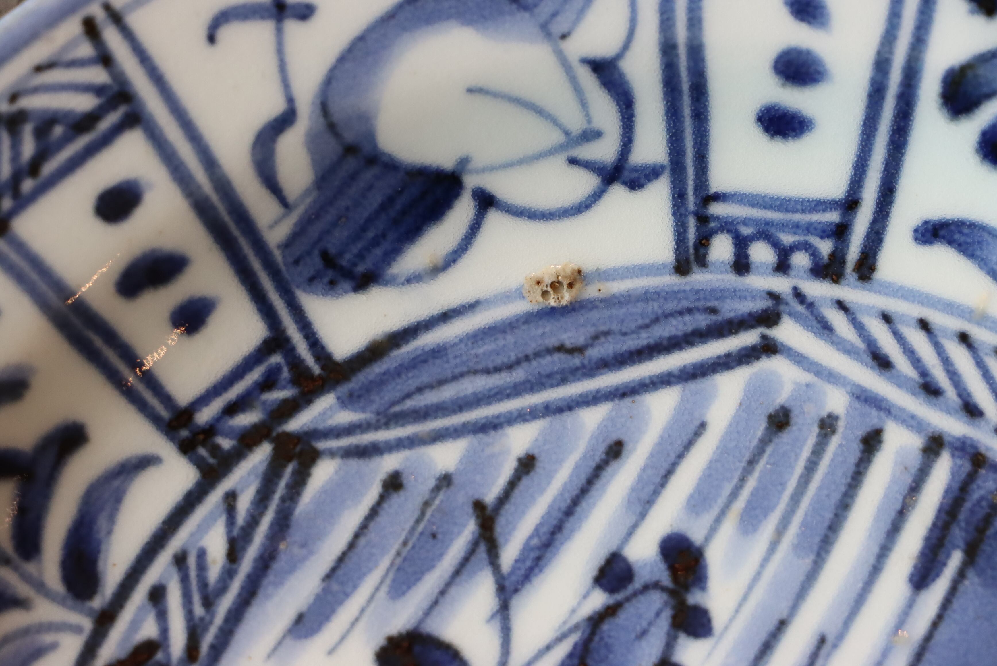 中国美術 染付 枝葉紋 皿 φ27.5cm(ZE791) 染付 芙蓉手 バッタ文 中皿 七寸/Blue and white medium size plate