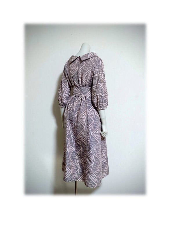 478 レトロなロールカラーワンピース 大島紬 ピンク系 三角 サッシュ