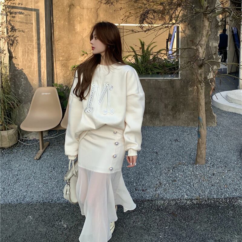 スウェット ルーズベルベット刺繍プルオーバー ブラウス オータムウィンター 秋物 冬物 ブラックストロベリース88321074929