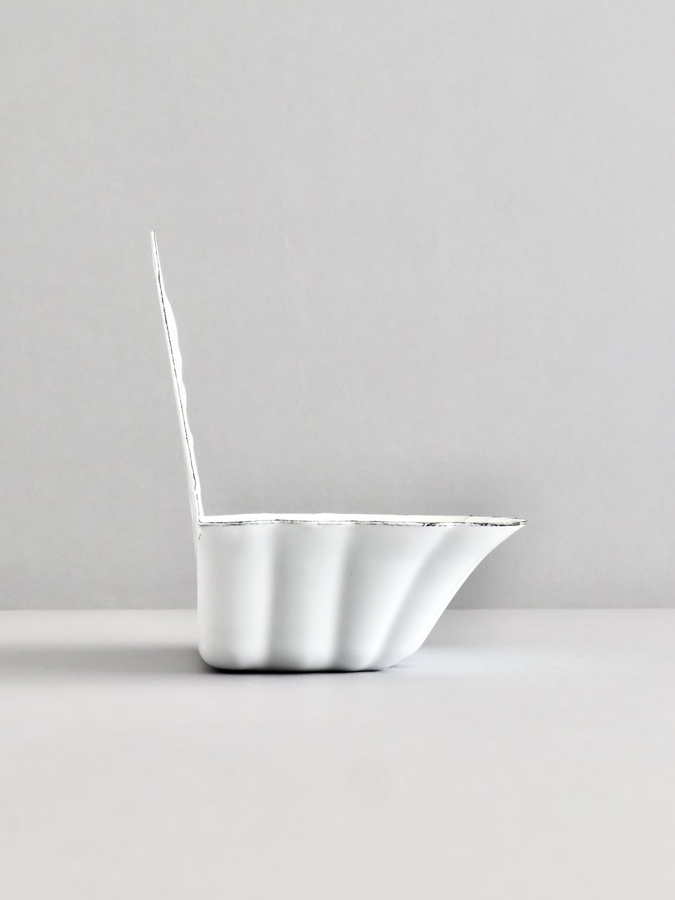 ホーローのソープディッシュ｜Retro White Enamel Soap Dish – ZANGRA