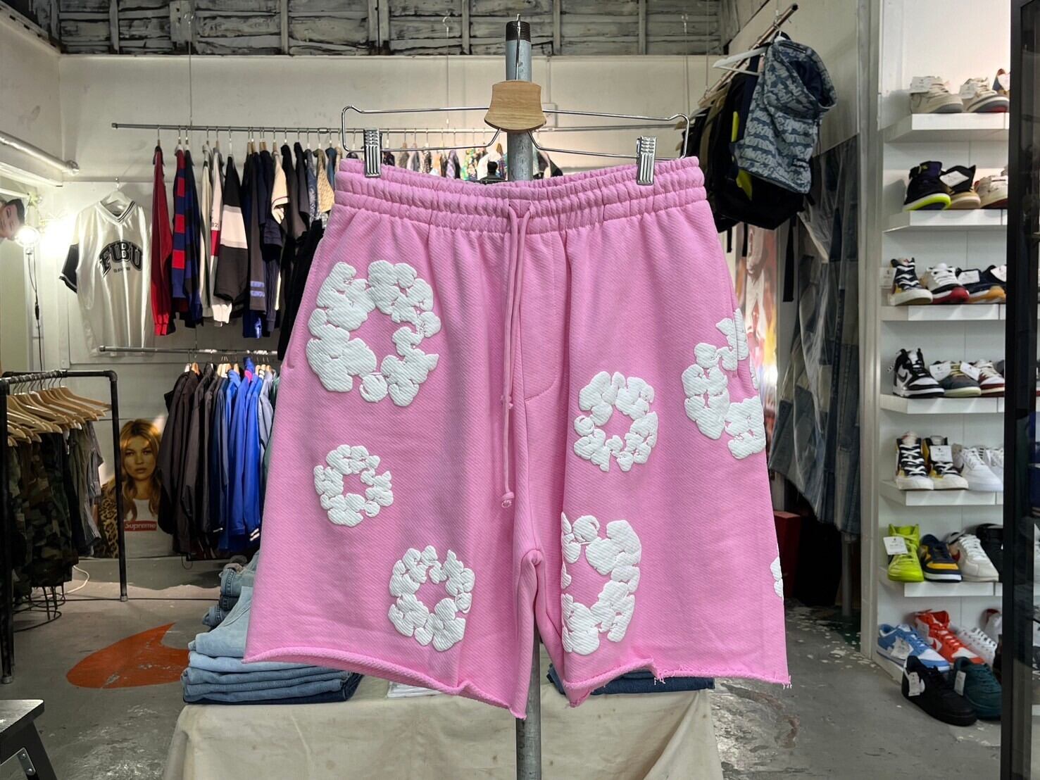 DENIM TEARS COTTON WREATH SWEAT SHORT PINK LARGE 37614 | BRAND 