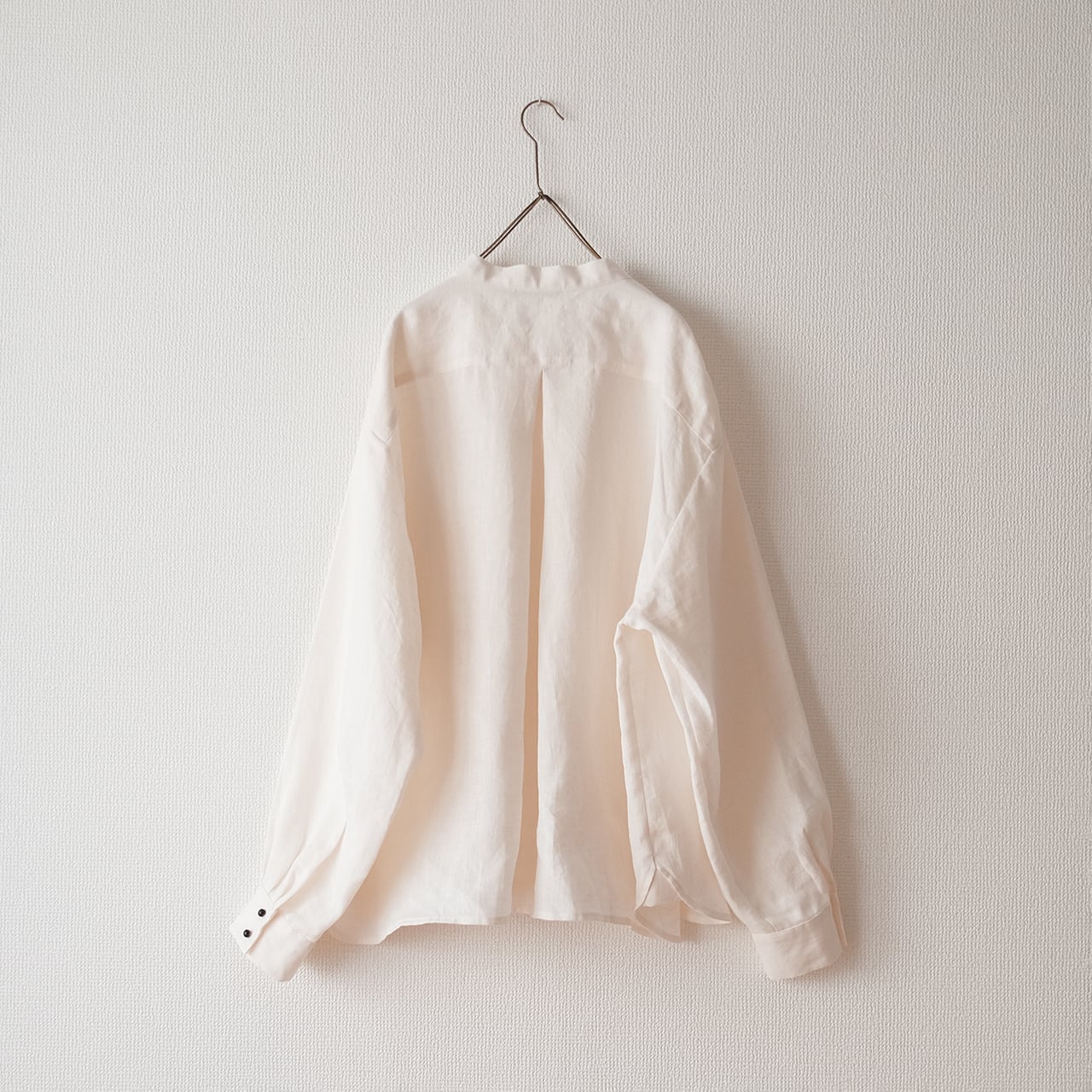 bow collar shirt／light weight linen〈antique white〉 | SALUÉ