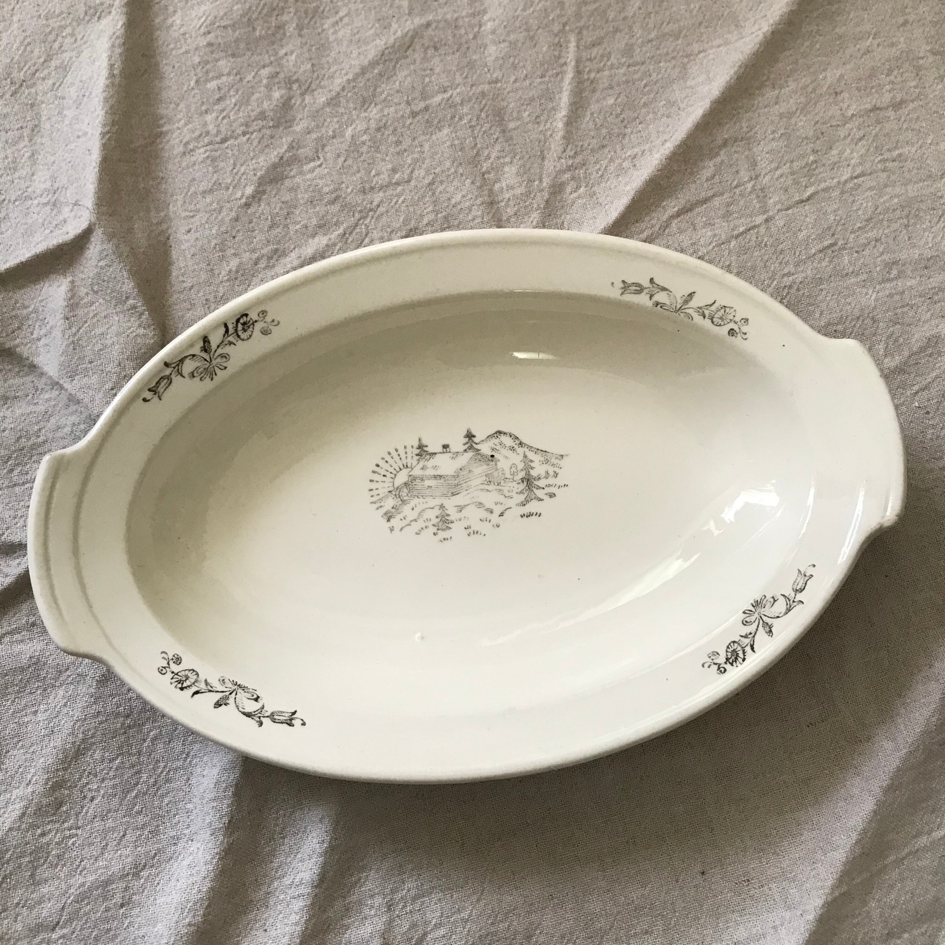 山小屋模様のオーバル皿