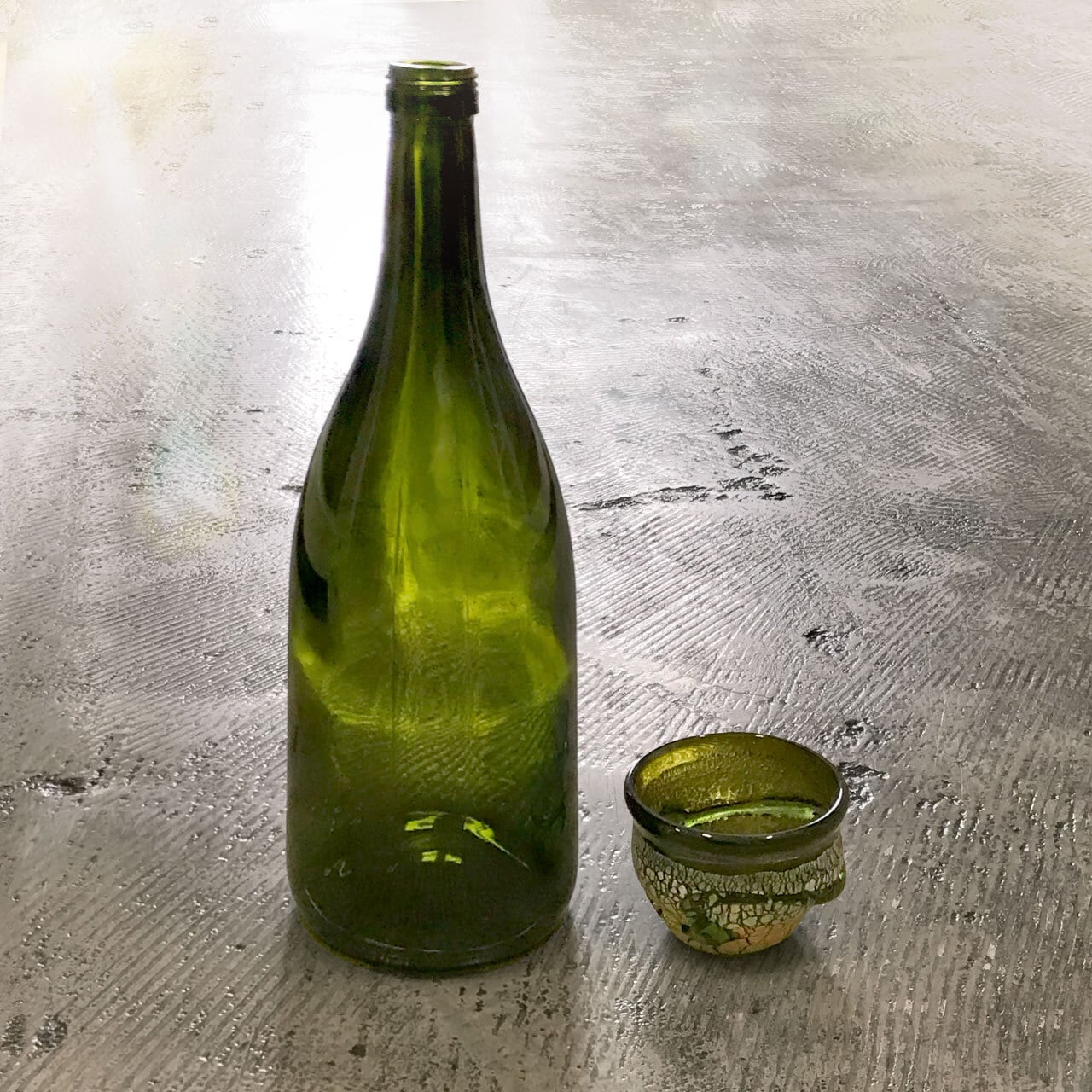 宙吹きガラス工房虹】土紋ぐいのみ モスグリーン [琉球ガラス