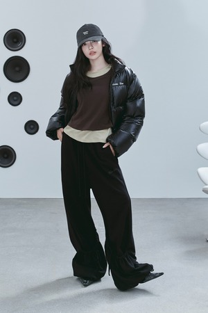 [Matin Kim] DRAWSTRING POINT SWEATPANTS IN BLACK 正規品 韓国ブランド 韓国通販 韓国代行 韓国ファッション マーティンキム matinkim 日本 店舗