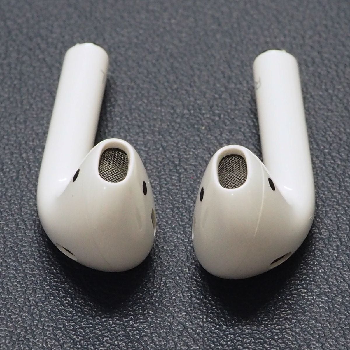 安売り Apple ワイヤレス充電可AirPods(2世代) A2031 A2032 