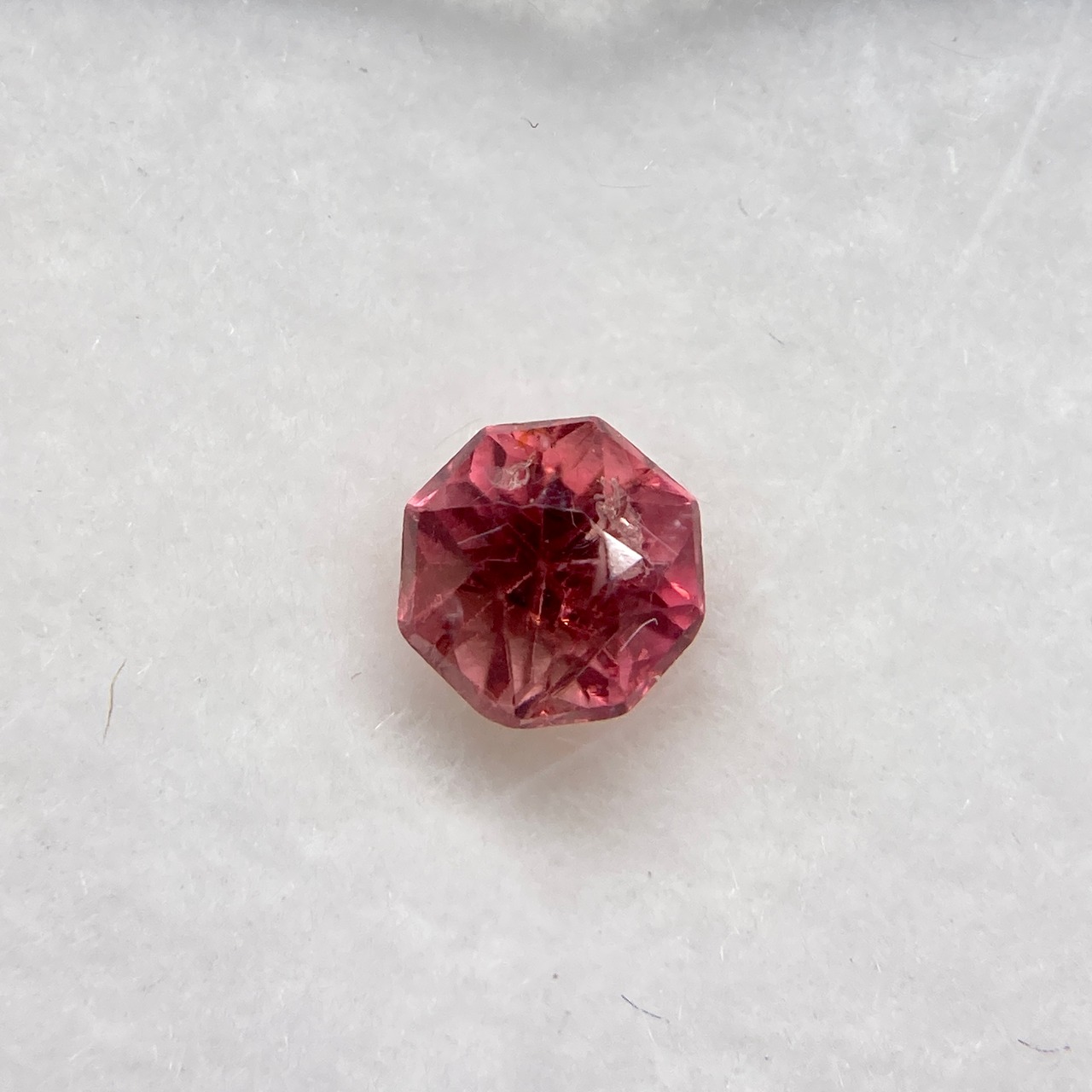 お花みたいなスピネル 訳あってお買い得 赤系 約4.9mm r-0203