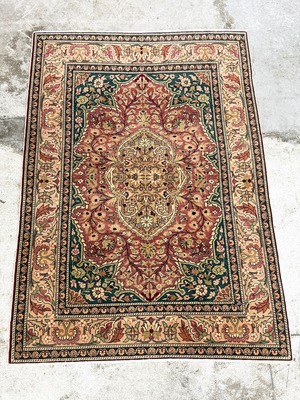 【送料込み】デッドストック　未使用品　カイセリ絨毯　123x180　TRB4066