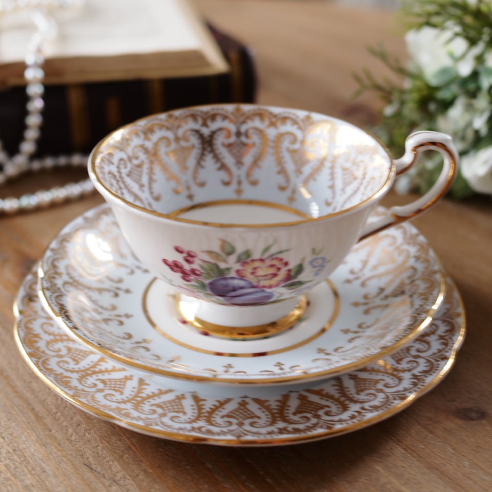 英国パラゴン 金彩果実文 フルーツ絵柄トリオ ブルー カップ＆ソーサー