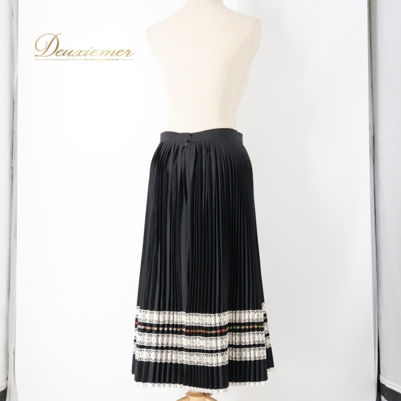 フォークダンス 衣装 スカート ブラック系 レース 花柄 黒 白 赤 緑 プリーツ シンプル チロリアン チロルスカート カントリー ダンス衣装 華やか かわいい イベント 練習 レッスン ホワイト系 レッド系 グリーン系