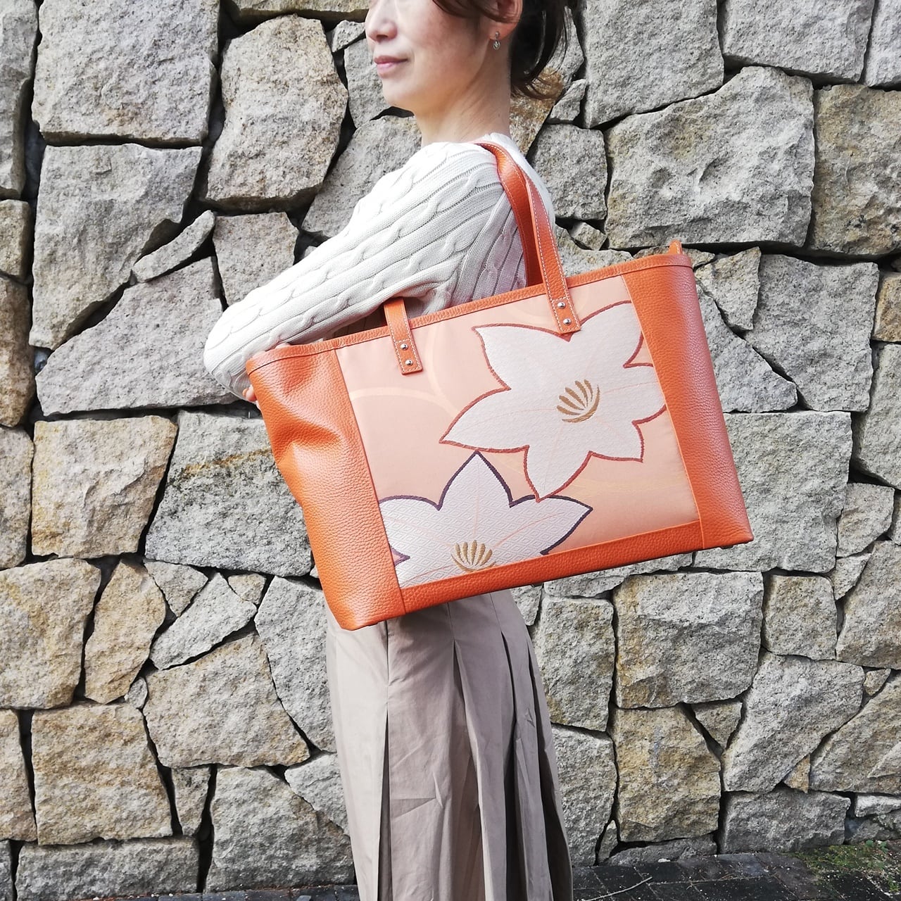 トートバッグ（A4サイズ収納可）オレンジ　【百合】帯バッグ | 帯地バッグの専門店　gattija powered by BASE