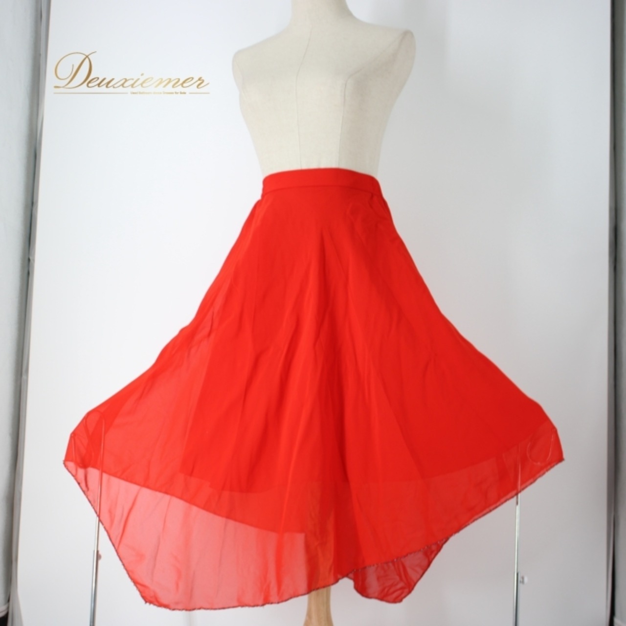 社交ダンス 衣装 スタンダード スカート レッスンウェア レディース 練習着 オールシーズン MON PARIS 赤 レッド系 無地 シンプル 派手 ダンススカート フレアスカート エレガント ゆったり おしゃれ かわいい 練習用 スポーツウェア 踊りやすい 襟付き 合わせやすい 高級感 体型カバー ストレッチ スポーティー 日常着