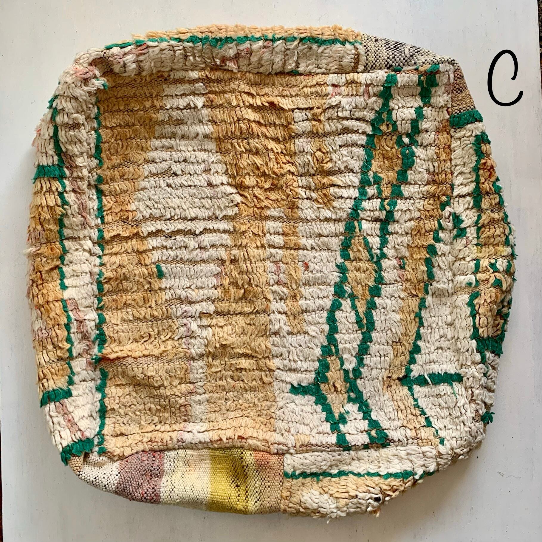 オールドラグをリメイクしたプフ | モロッコの暮らしと手しごと