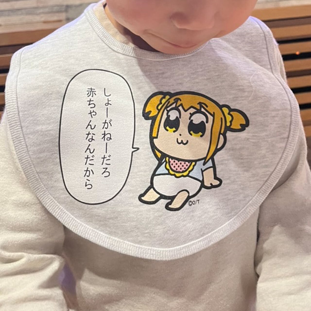 4570077761426再】ポプテピピック よだれかけ 赤ちゃん（グレー
