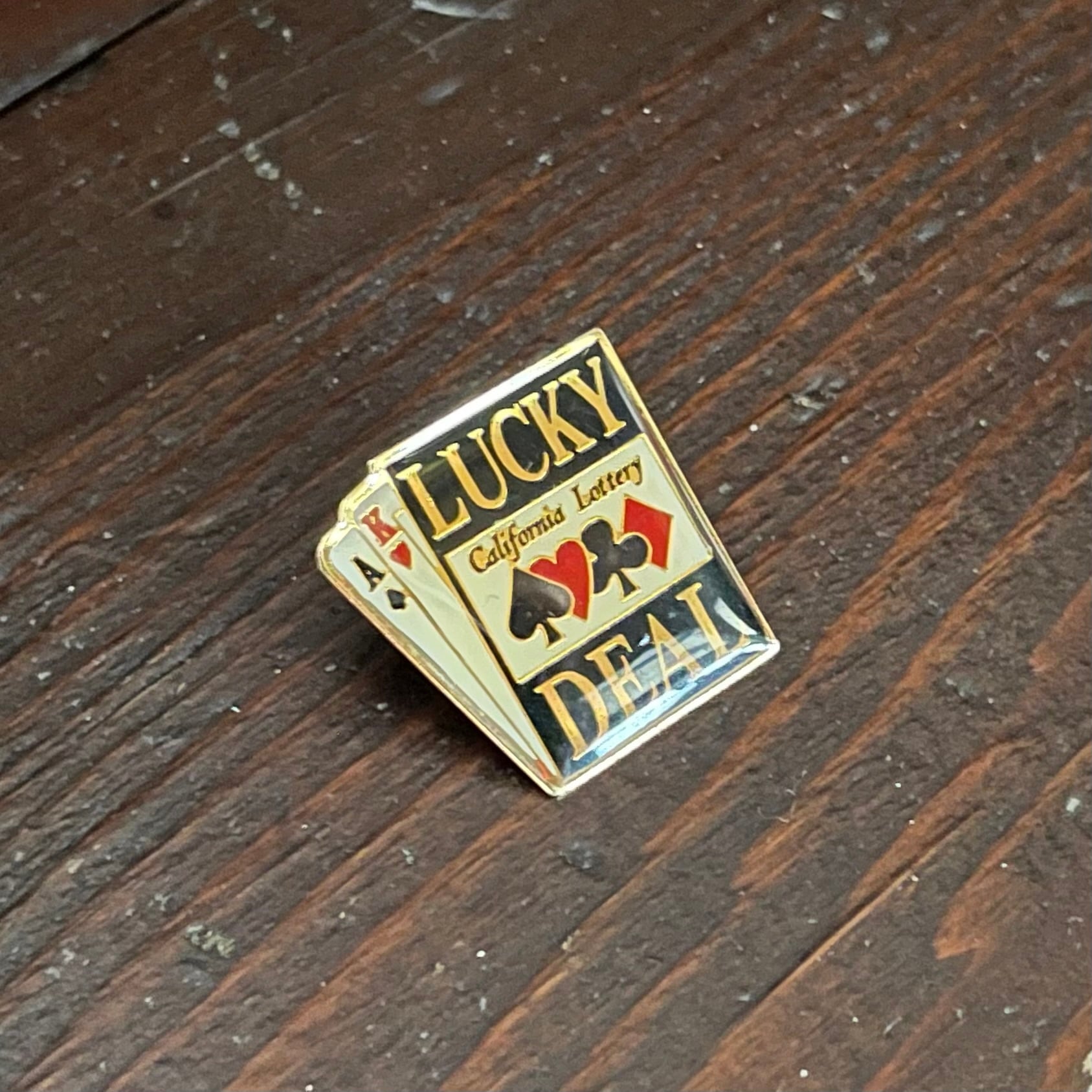 【Good】90's 『Lucky Deal』 ピンバッジ