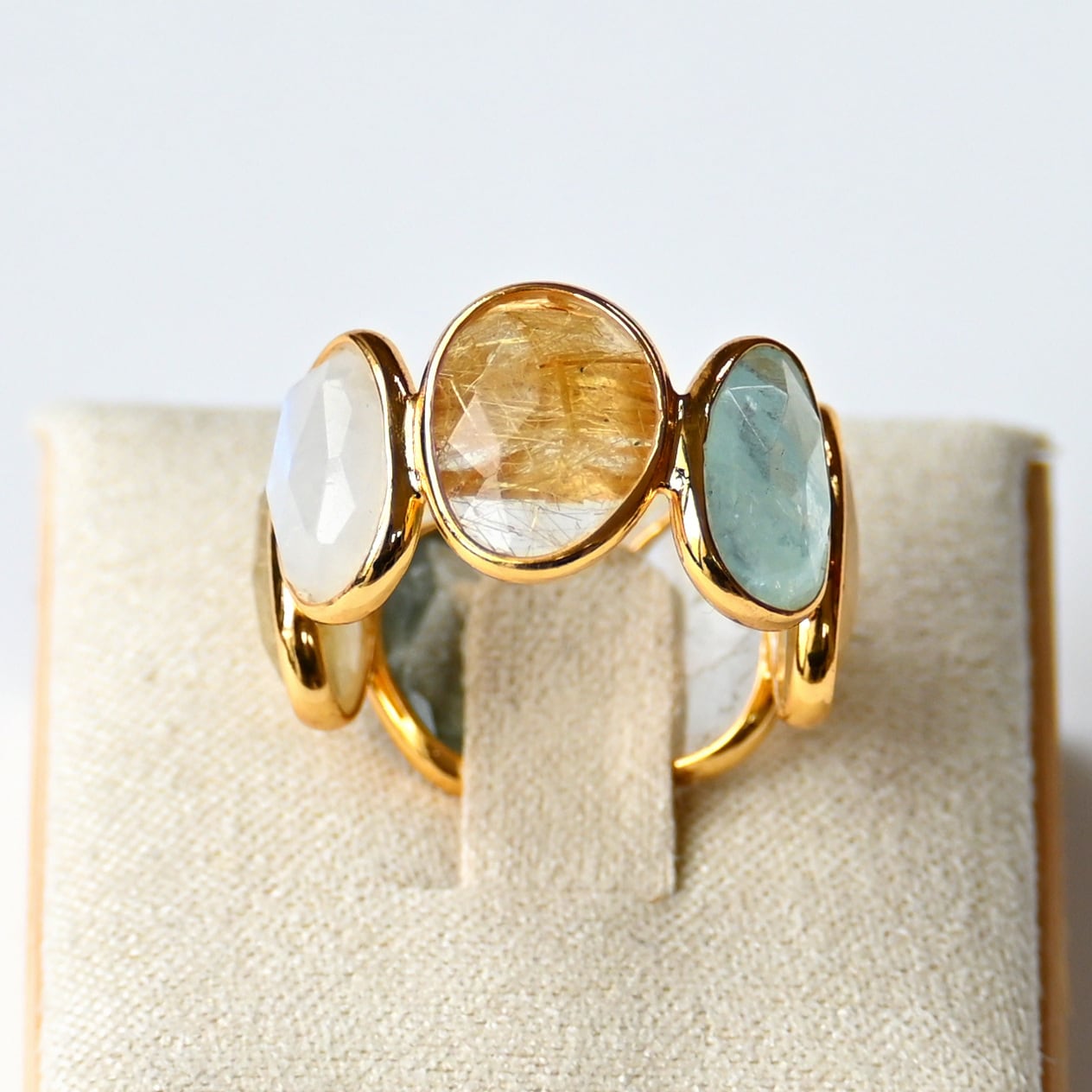 再々入荷! フルエタニティリング ゴールド3種ストーン オーバル