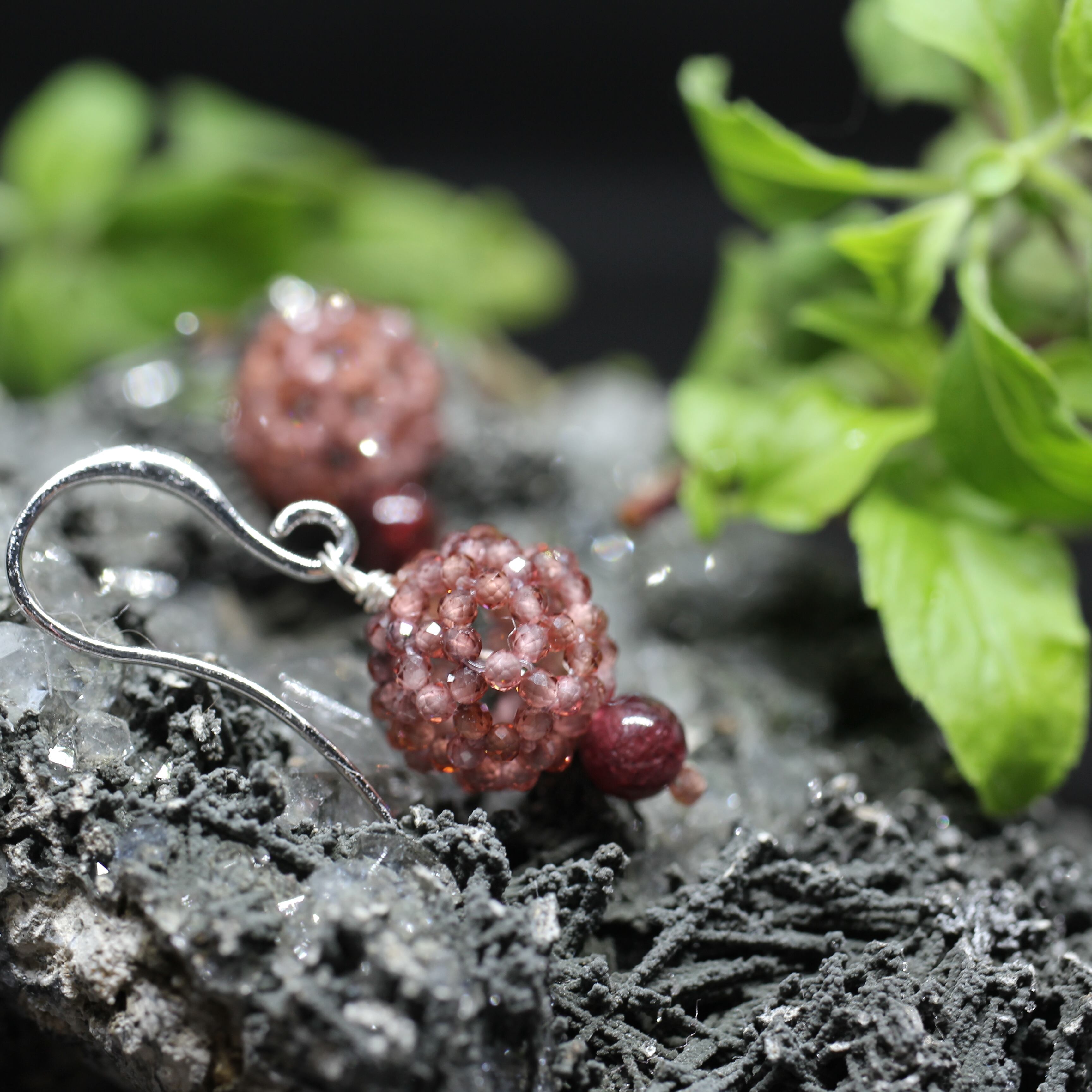 ピアス【バッキーボール(ガーネット)】 | earth venus