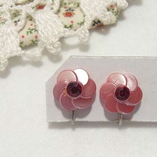 ヴィンテージ　赤い小ぶりのフラワーイヤリング　アクセサリー卸値以下でセール　K1699E