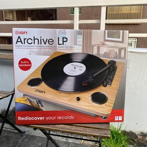 ION Audio Archive LP ポータブルレコードプレイヤー